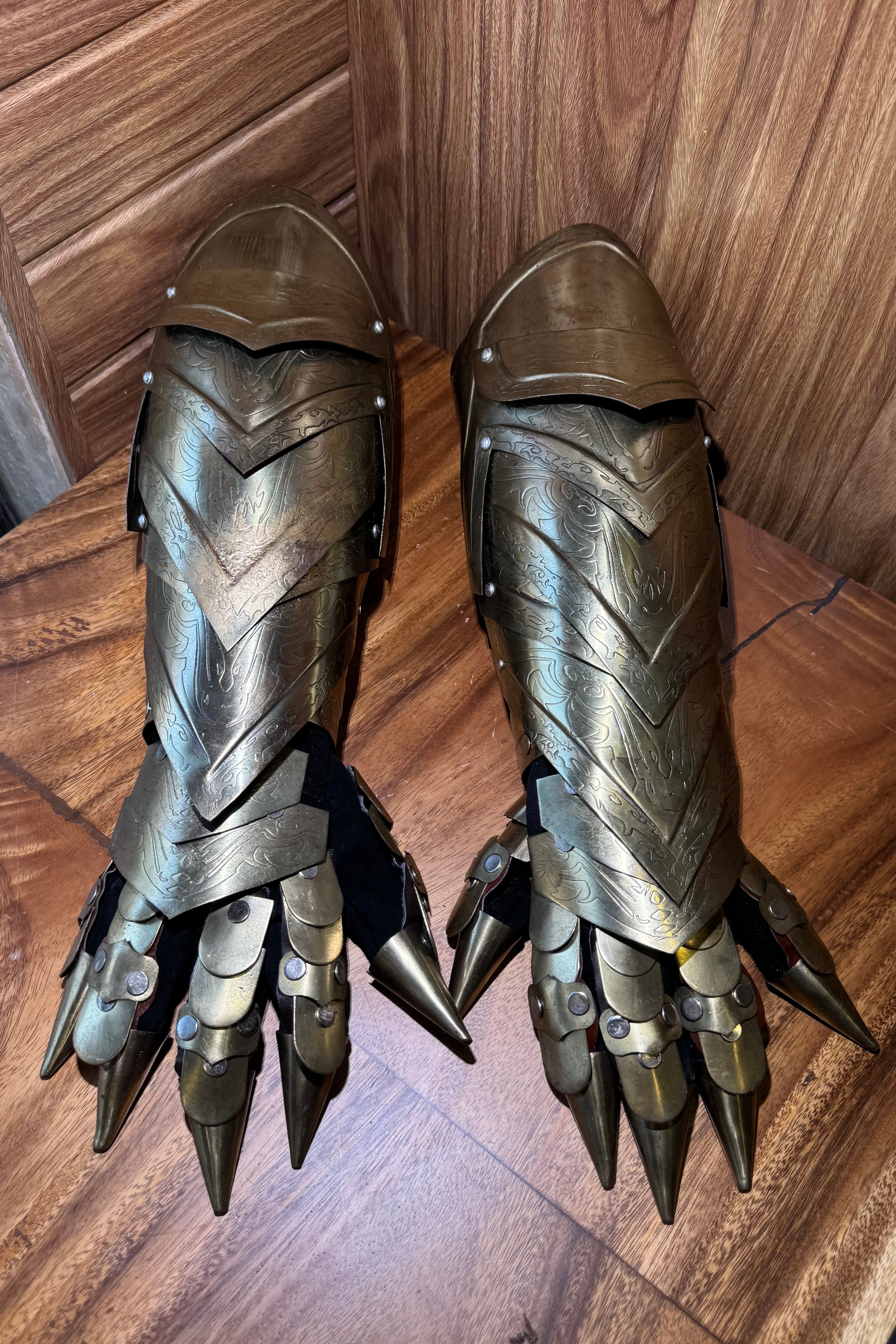 IGNOT GAUNTLETS
